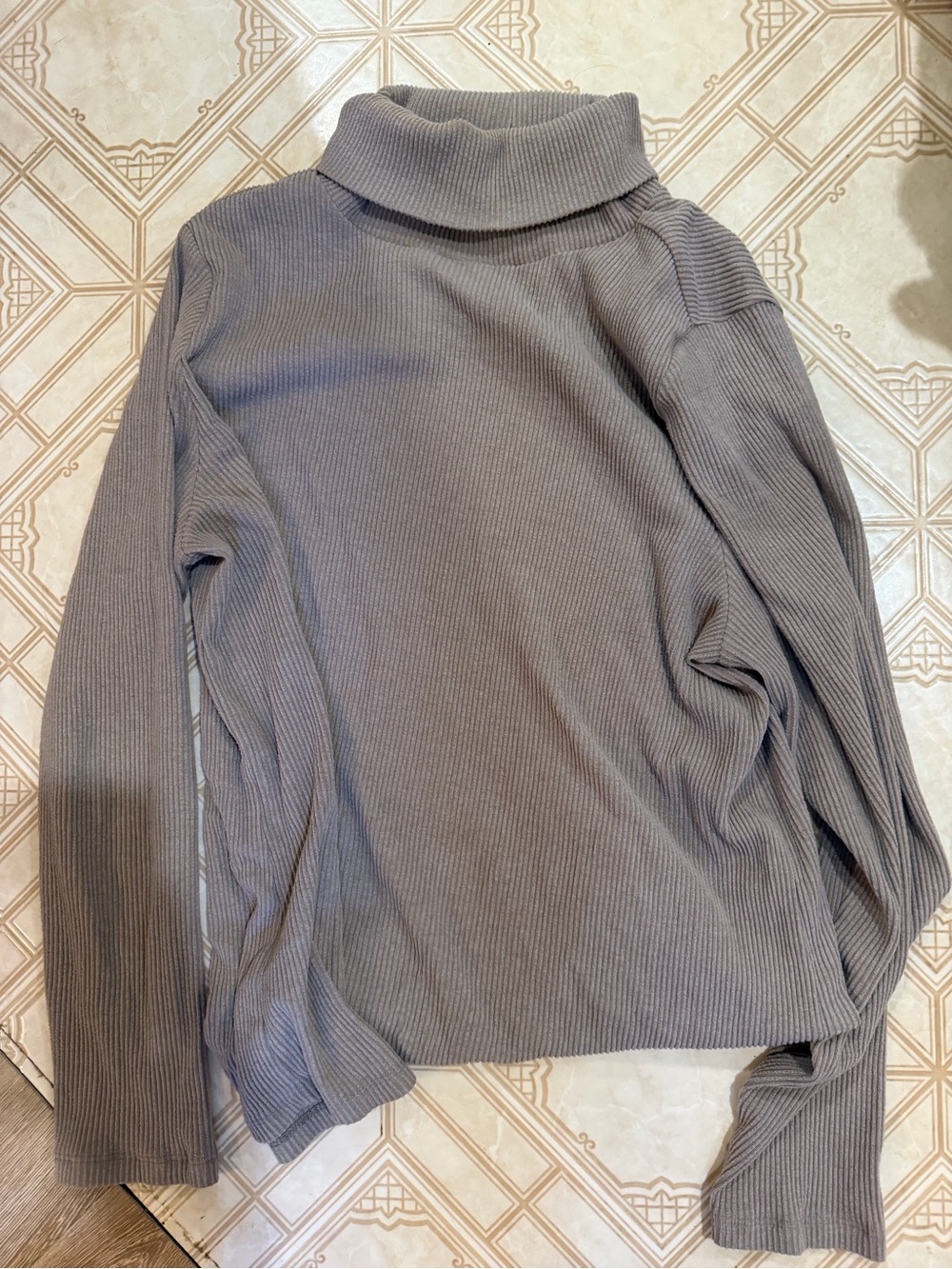 Set of two Women's Ribbed Turtleneck Sweater in Taupe and black